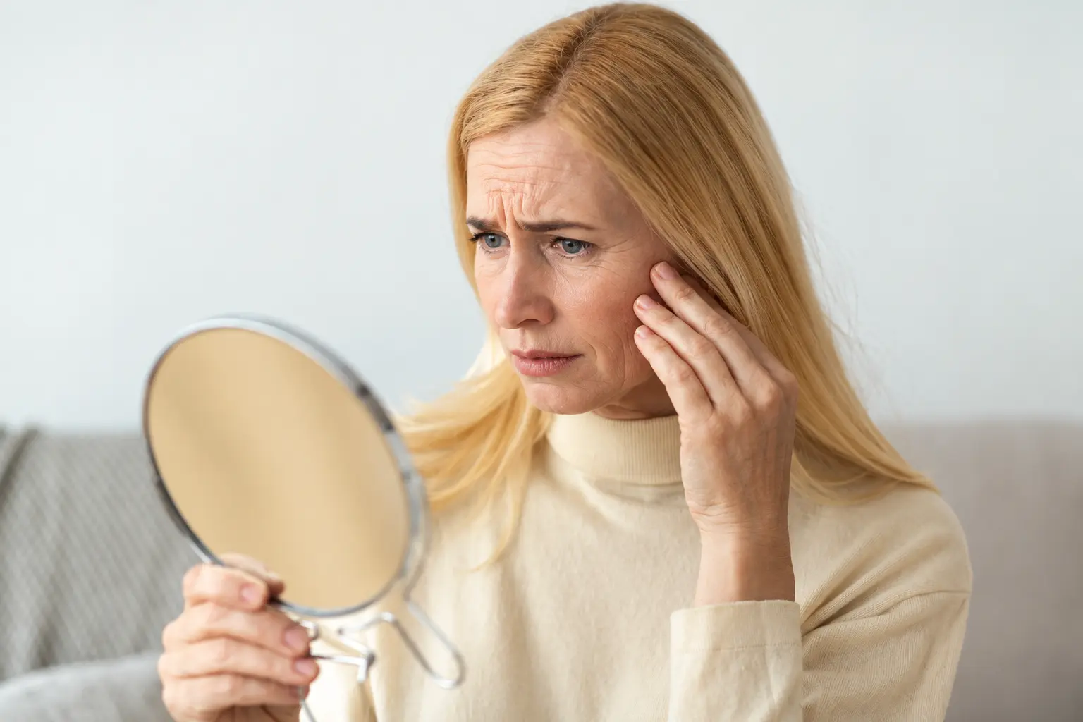Korean Cream applicata sul viso, pelle luminosa e levigata